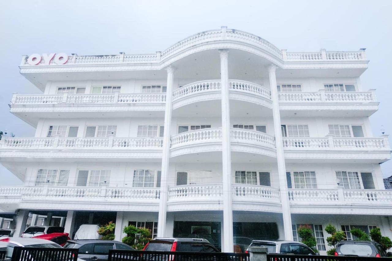 Oyo 696 Hasanah Guest House Syariah De Saphire Malang Ngoại thất bức ảnh