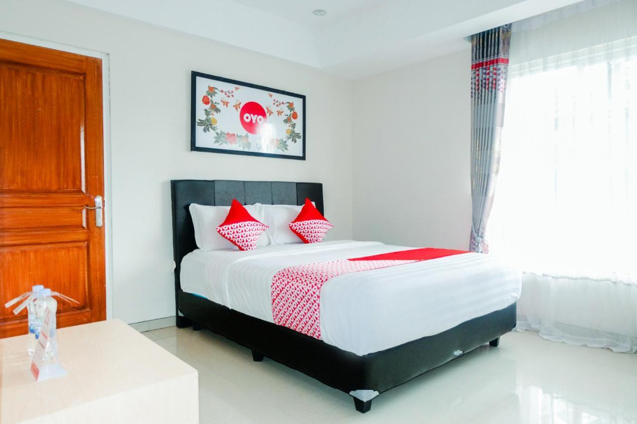 Oyo 696 Hasanah Guest House Syariah De Saphire Malang Ngoại thất bức ảnh