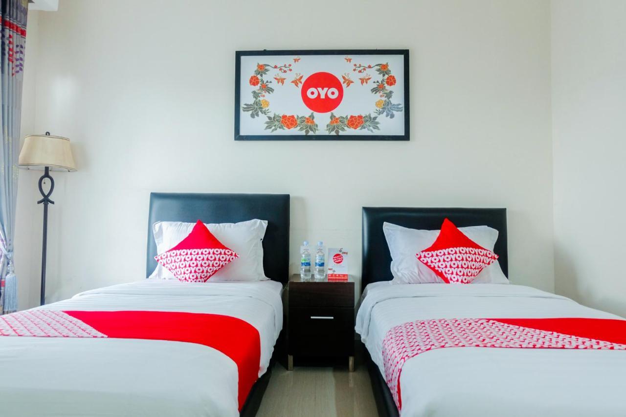 Oyo 696 Hasanah Guest House Syariah De Saphire Malang Ngoại thất bức ảnh
