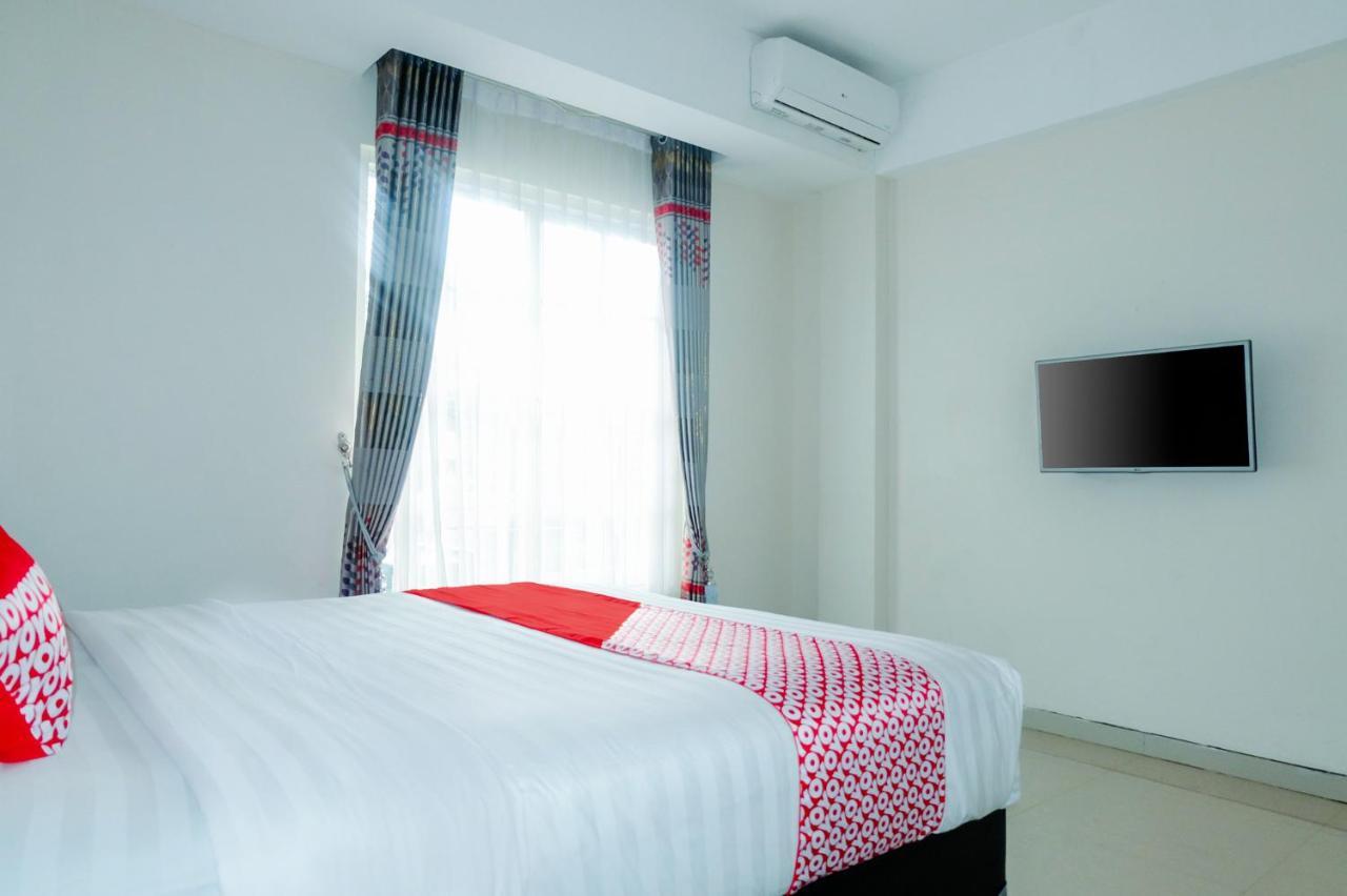 Oyo 696 Hasanah Guest House Syariah De Saphire Malang Ngoại thất bức ảnh