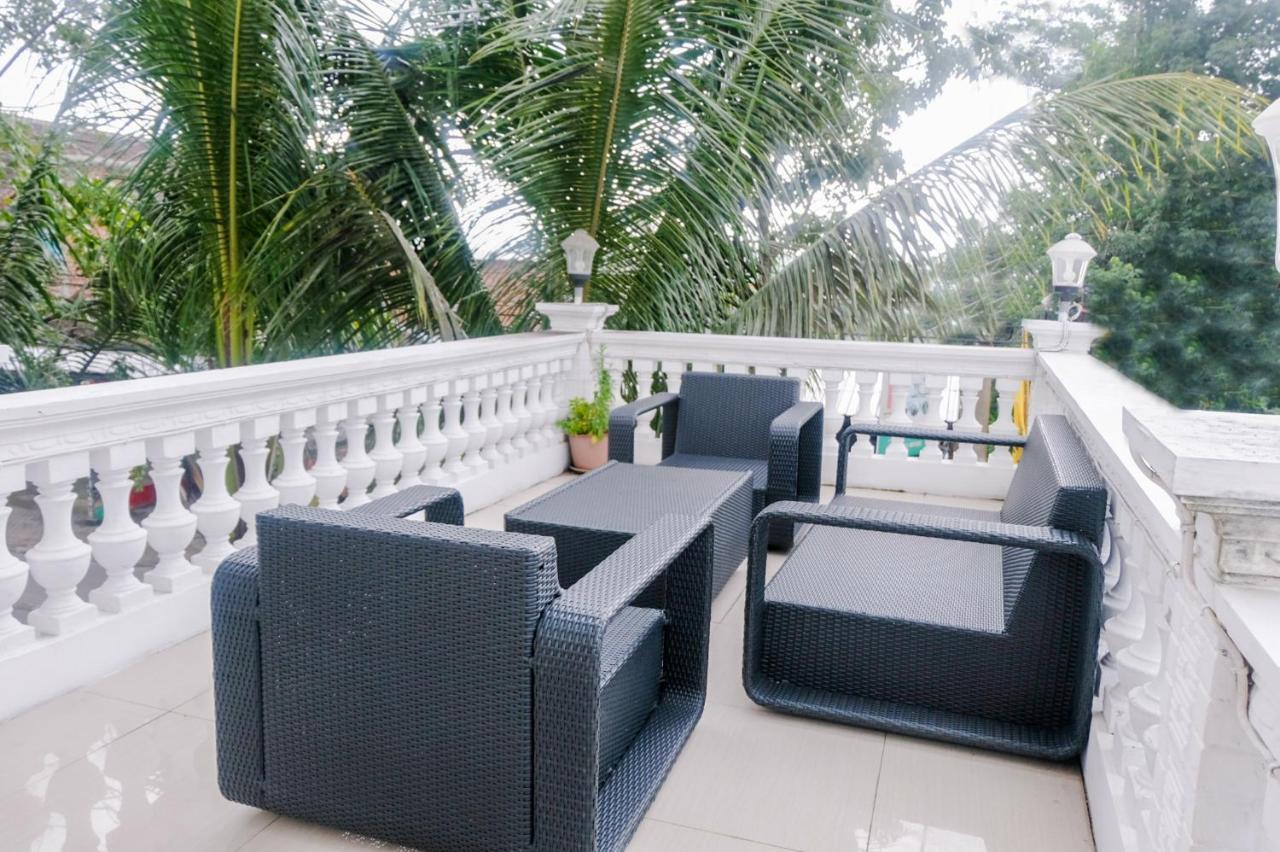 Oyo 696 Hasanah Guest House Syariah De Saphire Malang Ngoại thất bức ảnh