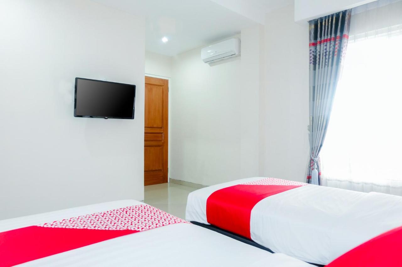 Oyo 696 Hasanah Guest House Syariah De Saphire Malang Ngoại thất bức ảnh