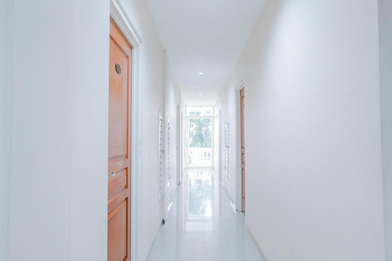 Oyo 696 Hasanah Guest House Syariah De Saphire Malang Ngoại thất bức ảnh