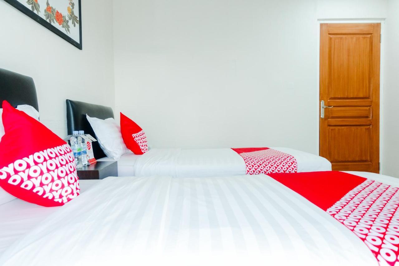 Oyo 696 Hasanah Guest House Syariah De Saphire Malang Ngoại thất bức ảnh
