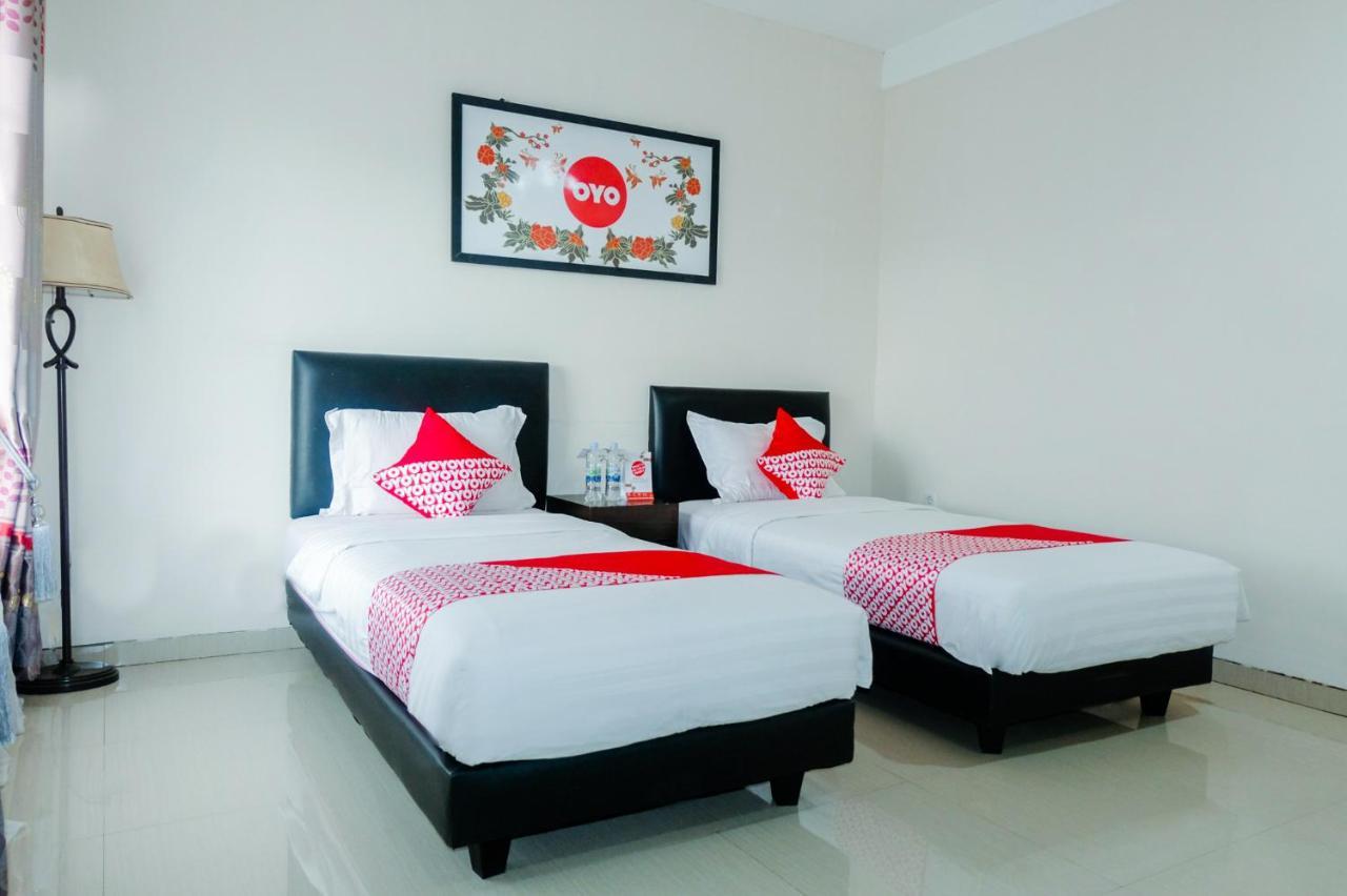 Oyo 696 Hasanah Guest House Syariah De Saphire Malang Ngoại thất bức ảnh