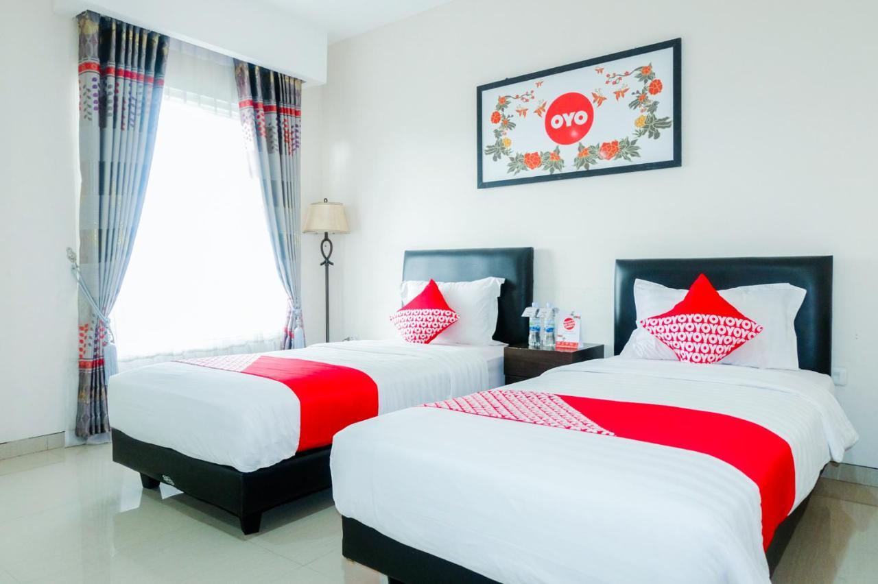 Oyo 696 Hasanah Guest House Syariah De Saphire Malang Ngoại thất bức ảnh