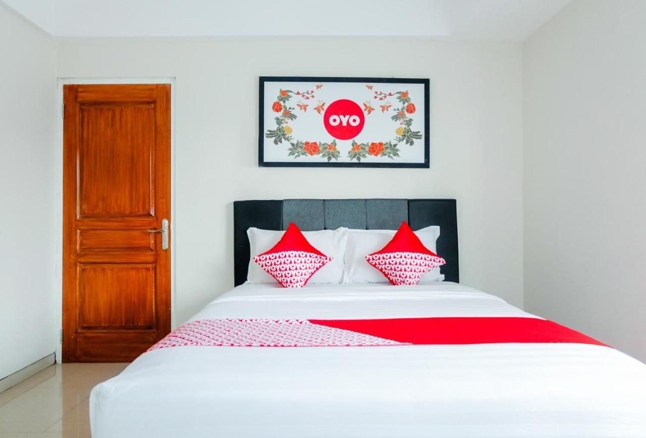 Oyo 696 Hasanah Guest House Syariah De Saphire Malang Ngoại thất bức ảnh