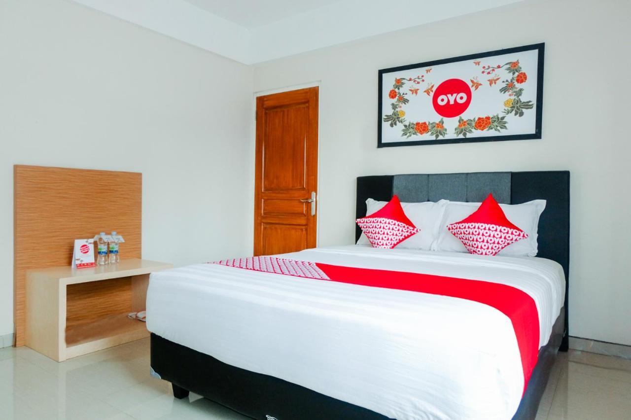 Oyo 696 Hasanah Guest House Syariah De Saphire Malang Ngoại thất bức ảnh