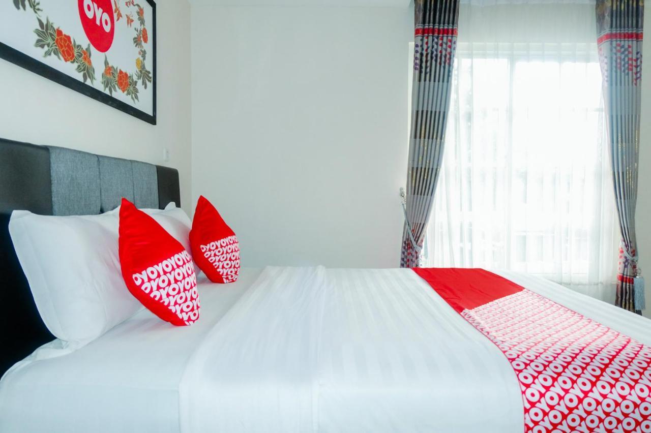 Oyo 696 Hasanah Guest House Syariah De Saphire Malang Ngoại thất bức ảnh