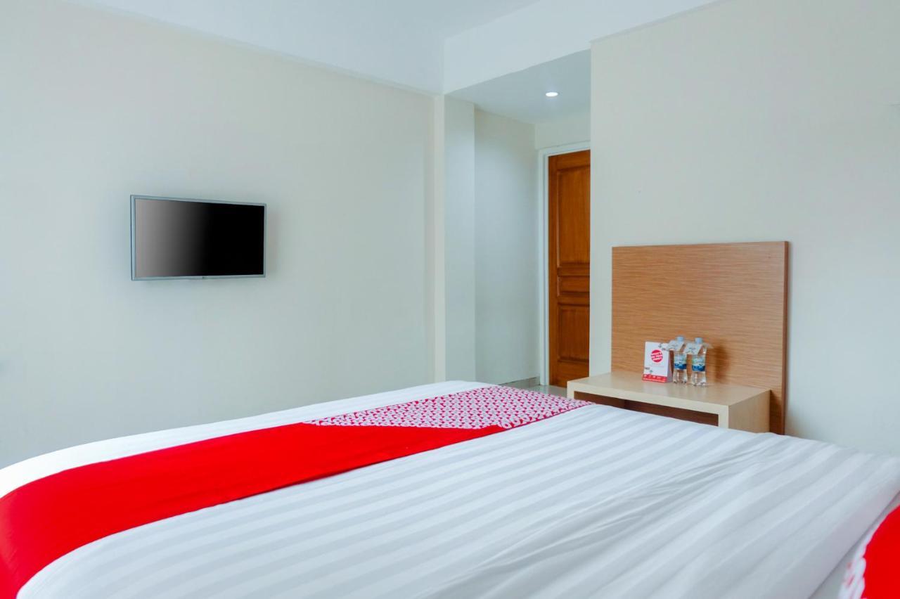 Oyo 696 Hasanah Guest House Syariah De Saphire Malang Ngoại thất bức ảnh