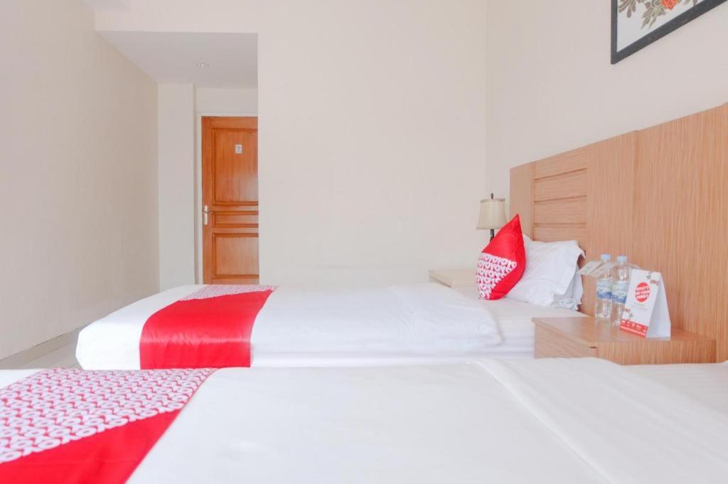 Oyo 696 Hasanah Guest House Syariah De Saphire Malang Ngoại thất bức ảnh