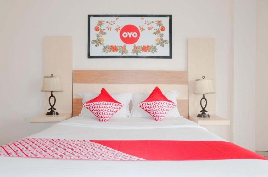 Oyo 696 Hasanah Guest House Syariah De Saphire Malang Ngoại thất bức ảnh