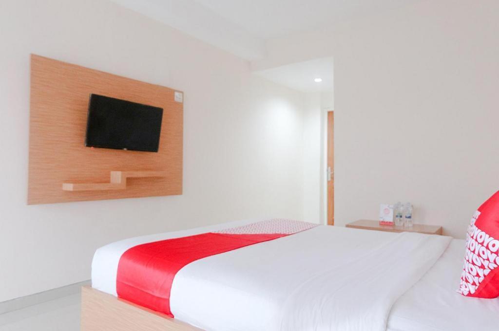 Oyo 696 Hasanah Guest House Syariah De Saphire Malang Ngoại thất bức ảnh