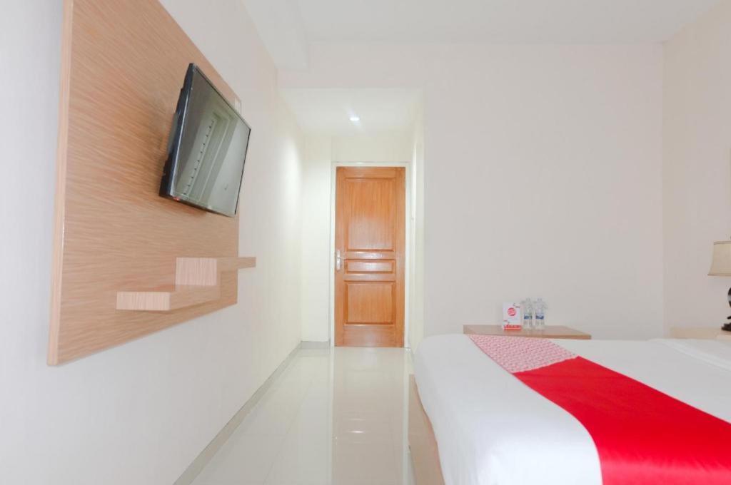 Oyo 696 Hasanah Guest House Syariah De Saphire Malang Ngoại thất bức ảnh
