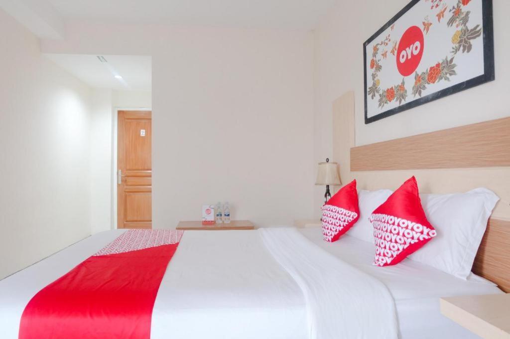 Oyo 696 Hasanah Guest House Syariah De Saphire Malang Ngoại thất bức ảnh