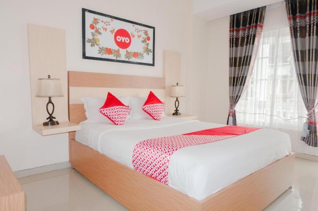 Oyo 696 Hasanah Guest House Syariah De Saphire Malang Ngoại thất bức ảnh