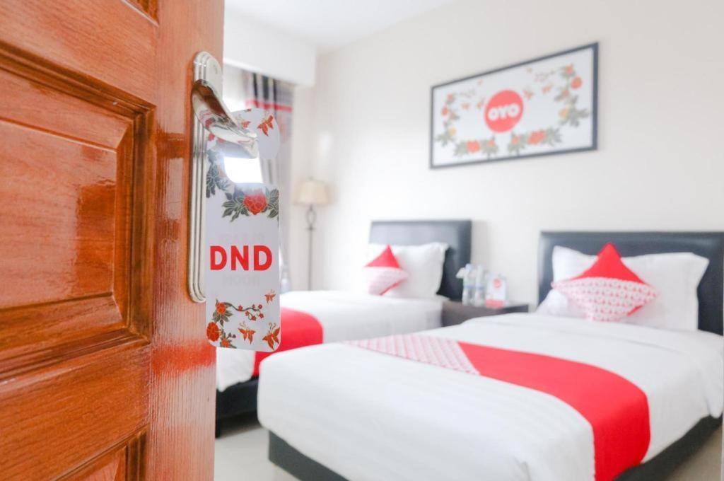 Oyo 696 Hasanah Guest House Syariah De Saphire Malang Ngoại thất bức ảnh