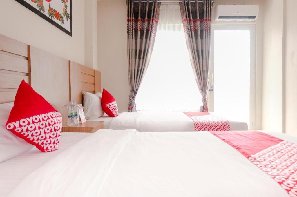 Oyo 696 Hasanah Guest House Syariah De Saphire Malang Ngoại thất bức ảnh
