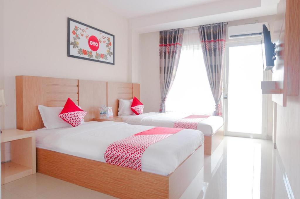 Oyo 696 Hasanah Guest House Syariah De Saphire Malang Ngoại thất bức ảnh