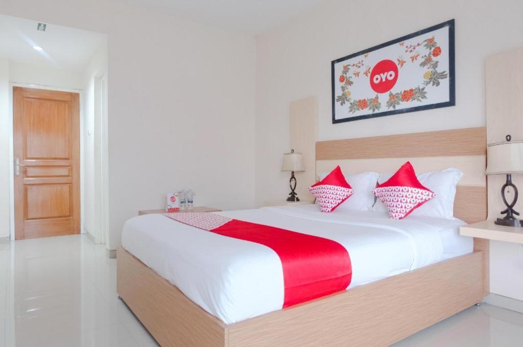 Oyo 696 Hasanah Guest House Syariah De Saphire Malang Ngoại thất bức ảnh